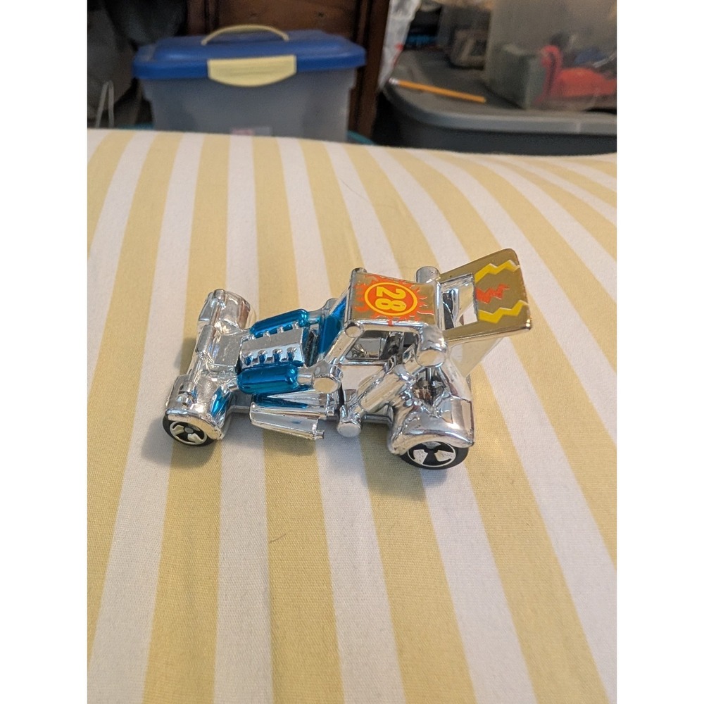 Maisto Diecast Chrome Skooter Toy Vehicle Fantasy Collection #28 Hot Rod